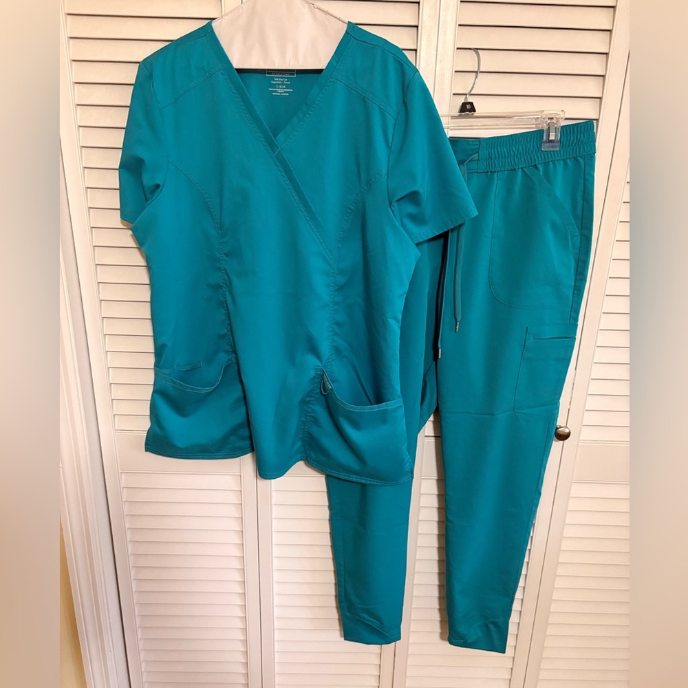Cherokee Women’s Teal Scrub Set